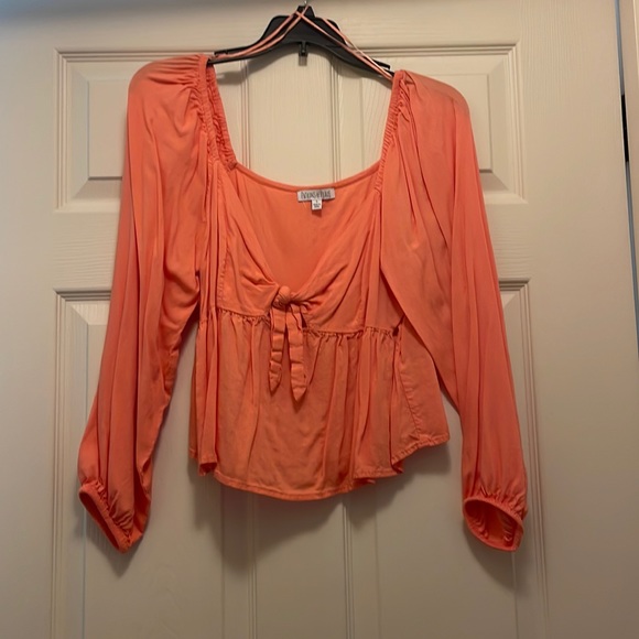 Cute tie front flowy top - Picture 1 of 2